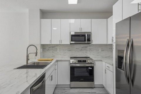 Townhouse in Margate, Florida 3 bedrooms, 125.98 sq.m. № 2086546 - photo 7