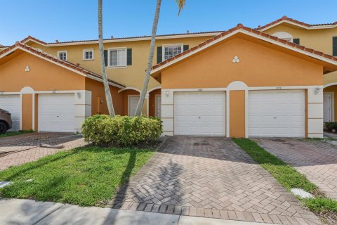 Townhouse in Margate, Florida 3 bedrooms, 125.98 sq.m. № 2086546 - photo 2