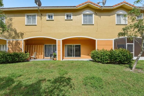 Townhouse in Margate, Florida 3 bedrooms, 125.98 sq.m. № 2086546 - photo 30