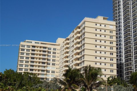 Condominio en Miami Beach, Florida, 2 dormitorios  № 2085756