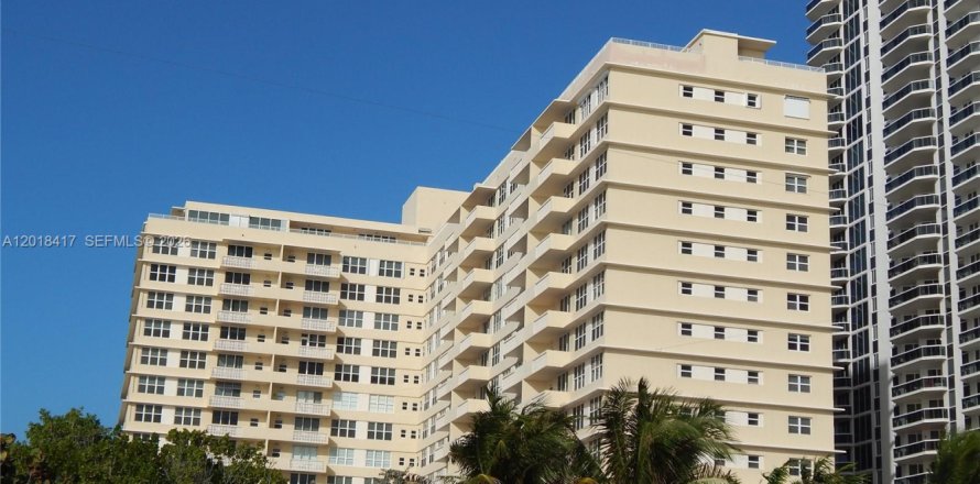 Condominio en Miami Beach, Florida, 2 dormitorios  № 2085756