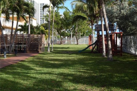 Condominio en alquiler en Miami Beach, Florida, 2 dormitorios, 105.35 m2 № 2085756 - foto 10