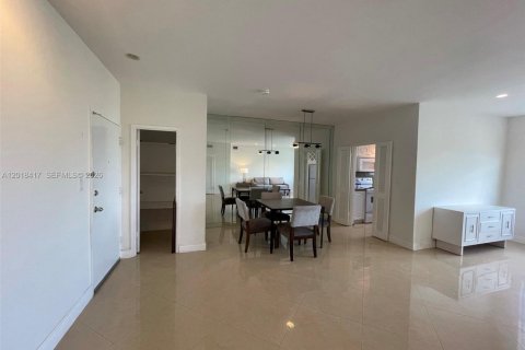 Condominio en alquiler en Miami Beach, Florida, 2 dormitorios, 105.35 m2 № 2085756 - foto 3