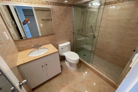 Condominio en alquiler en Miami Beach, Florida, 2 dormitorios, 105.35 m2 № 2085756 - foto 7