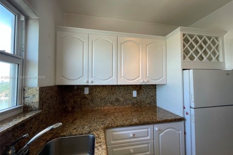 Condominio en alquiler en Miami Beach, Florida, 2 dormitorios, 105.35 m2 № 2085756 - foto 5