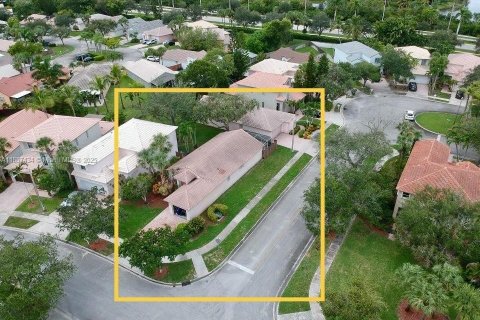 Villa ou maison à vendre à Pembroke Pines, Floride: 3 chambres, 131.55 m2 № 1882594 - photo 9