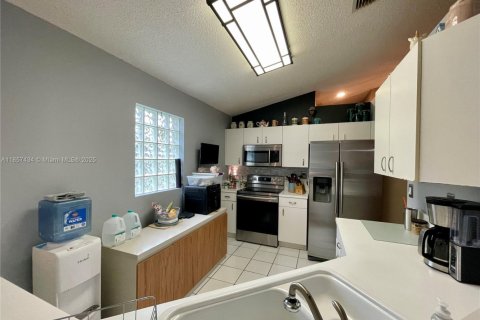 Villa ou maison à vendre à Pembroke Pines, Floride: 3 chambres, 131.55 m2 № 1882594 - photo 13