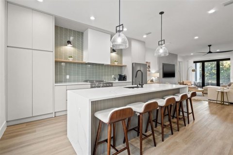 Adosado en alquiler en Tampa, Florida, 4 dormitorios, 220.92 m2 № 1870275 - foto 2