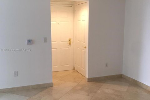 Condo in Sunny Isles Beach, Florida, 2 bedrooms № 1759143 - photo 12