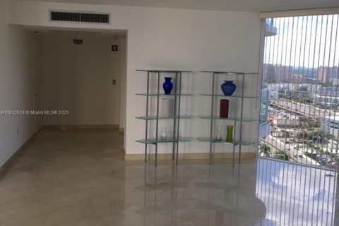 Condo in Sunny Isles Beach, Florida, 2 bedrooms № 1759143 - photo 4