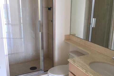 Condo in Sunny Isles Beach, Florida, 2 bedrooms № 1759143 - photo 17