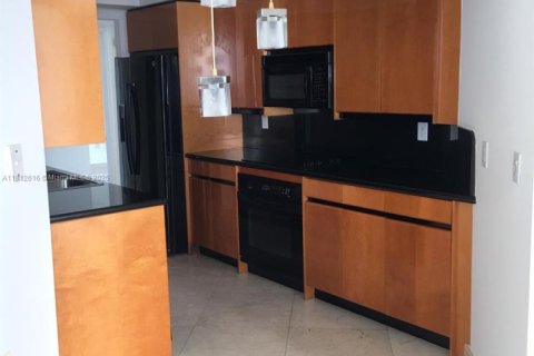 Condo in Sunny Isles Beach, Florida, 2 bedrooms № 1759143 - photo 10