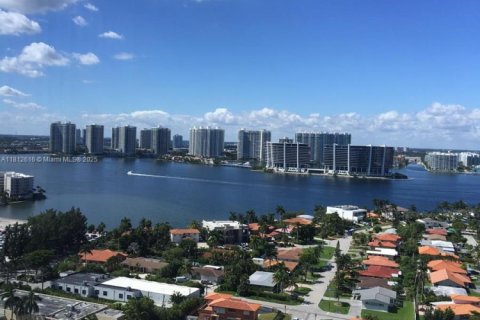 Condo in Sunny Isles Beach, Florida, 2 bedrooms № 1759143 - photo 7