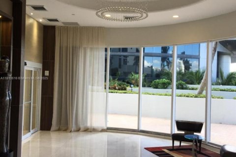 Condo in Sunny Isles Beach, Florida, 2 bedrooms № 1759143 - photo 19