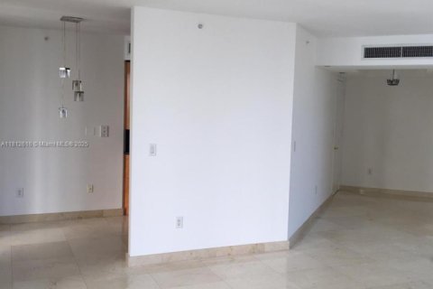 Condo in Sunny Isles Beach, Florida, 2 bedrooms № 1759143 - photo 9