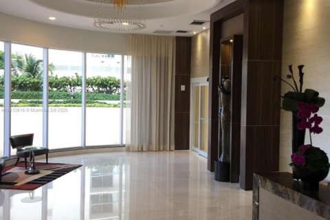 Condo in Sunny Isles Beach, Florida, 2 bedrooms № 1759143 - photo 18