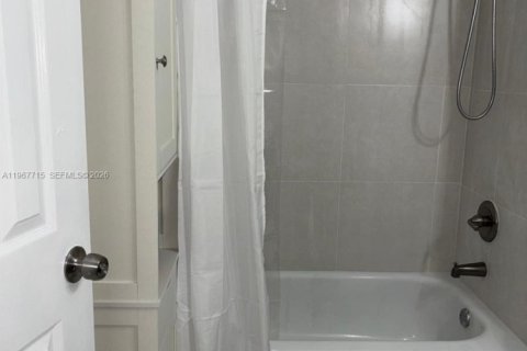 Condominio en venta en Oakland Park, Florida, 2 dormitorios, 90.58 m2 № 2029753 - foto 16