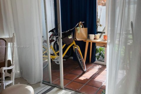 Condominio en venta en Oakland Park, Florida, 2 dormitorios, 90.58 m2 № 2029753 - foto 14