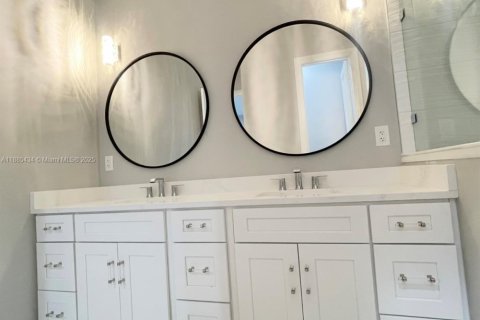 House in Port St. Lucie, Florida 4 bedrooms, 213.68 sq.m. № 1978908 - photo 24