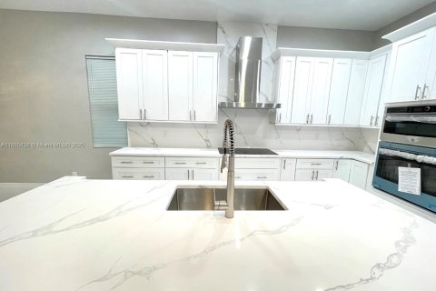 House in Port St. Lucie, Florida 4 bedrooms, 213.68 sq.m. № 1978908 - photo 11