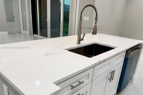 House in Port St. Lucie, Florida 4 bedrooms, 213.68 sq.m. № 1978908 - photo 14