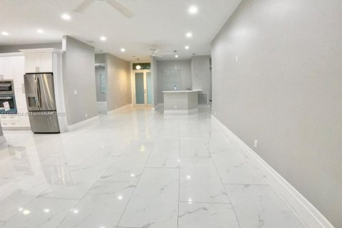 House in Port St. Lucie, Florida 4 bedrooms, 213.68 sq.m. № 1978908 - photo 8