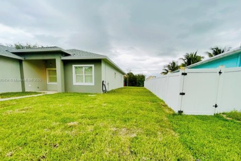 House in Port St. Lucie, Florida 4 bedrooms, 213.68 sq.m. № 1978908 - photo 3