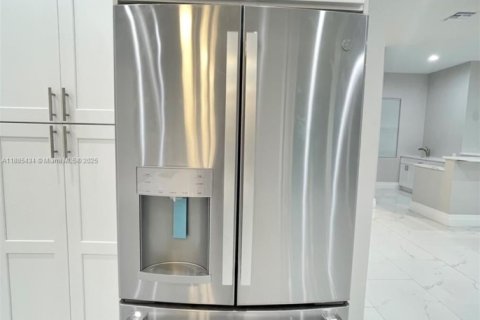 House in Port St. Lucie, Florida 4 bedrooms, 213.68 sq.m. № 1978908 - photo 12