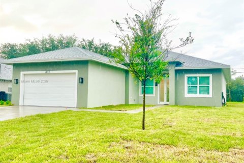 House in Port St. Lucie, Florida 4 bedrooms, 213.68 sq.m. № 1978908 - photo 2