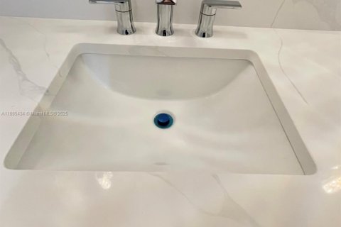 House in Port St. Lucie, Florida 4 bedrooms, 213.68 sq.m. № 1978908 - photo 25