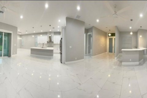 House in Port St. Lucie, Florida 4 bedrooms, 213.68 sq.m. № 1978908 - photo 6