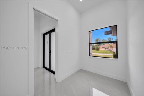House in Lehigh Acres, Florida 3 bedrooms № 2400525 - photo 14