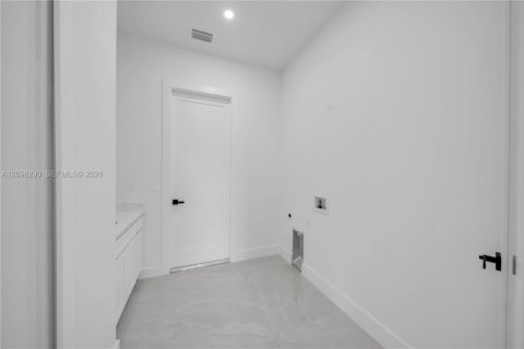 House in Lehigh Acres, Florida 3 bedrooms № 2400525 - photo 25