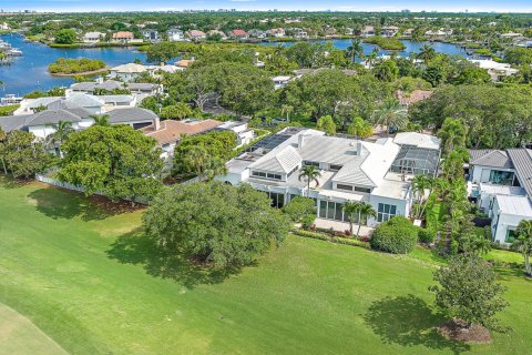 House in Jupiter, Florida 3 bedrooms, 294.59 sq.m. № 1225815 - photo 1