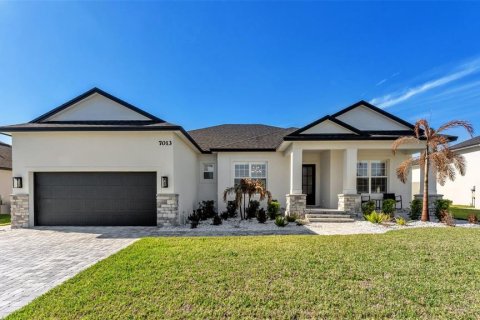House in Lakeland, Florida 4 bedrooms, 211.82 sq.m. № 2285670