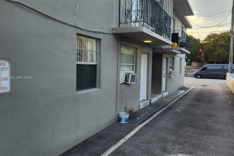 Снять в аренду квартиру в Майами, Флорида 2 спальни, 74.69м2, № 2004725 - фото 3