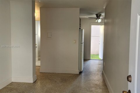 Снять в аренду квартиру в Майами, Флорида 2 спальни, 74.69м2, № 2004725 - фото 5