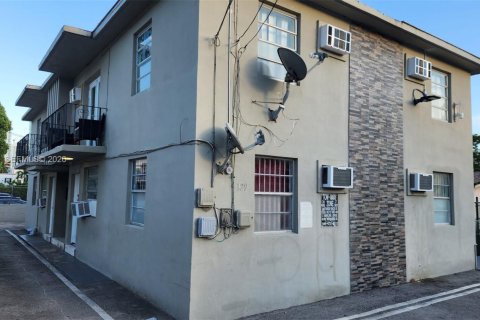 Снять в аренду квартиру в Майами, Флорида 2 спальни, 74.69м2, № 2004725 - фото 2