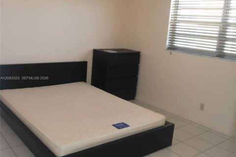 Condo in Hallandale Beach, Florida, 2 bedrooms № 2265325 - photo 6