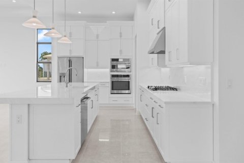House in Palm Beach Gardens, Florida 4 bedrooms, 231.88 sq.m. № 2253641 - photo 6