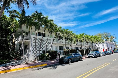 Condo in Miami Beach, Florida  № 1800852 - photo 1