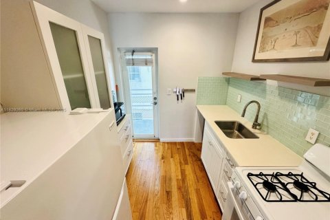 Condo in Miami Beach, Florida  № 1800852 - photo 17