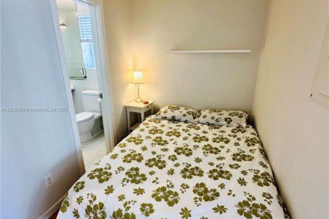Condo in Miami Beach, Florida  № 1800852 - photo 9