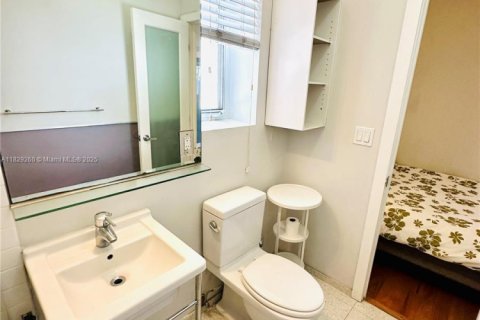 Condo in Miami Beach, Florida  № 1800852 - photo 12