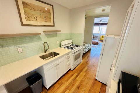 Condo in Miami Beach, Florida  № 1800852 - photo 15