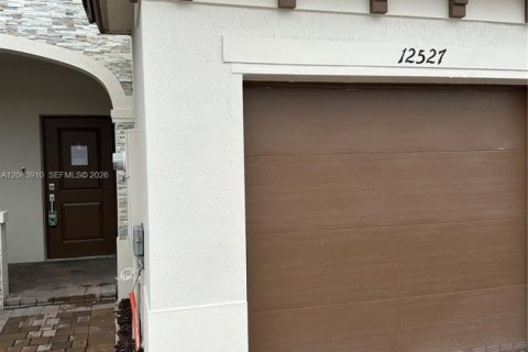 Touwnhouse à Miami, Floride 3 chambres, 127.55 m2 № 2288237