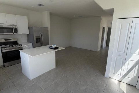 Touwnhouse à louer à Miami, Floride: 3 chambres, 127.55 m2 № 2288237 - photo 8