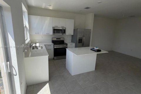 Touwnhouse à louer à Miami, Floride: 3 chambres, 127.55 m2 № 2288237 - photo 7