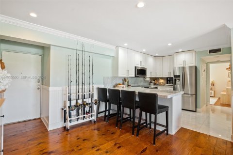 Condominio en alquiler en North Miami Beach, Florida, 2 dormitorios, 75.72 m2 № 1992061 - foto 11