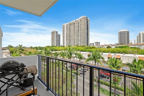 Condominio en alquiler en North Miami Beach, Florida, 2 dormitorios, 75.72 m2 № 1992061 - foto 8